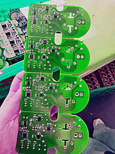 焊錫絲上錫快，焊點光亮